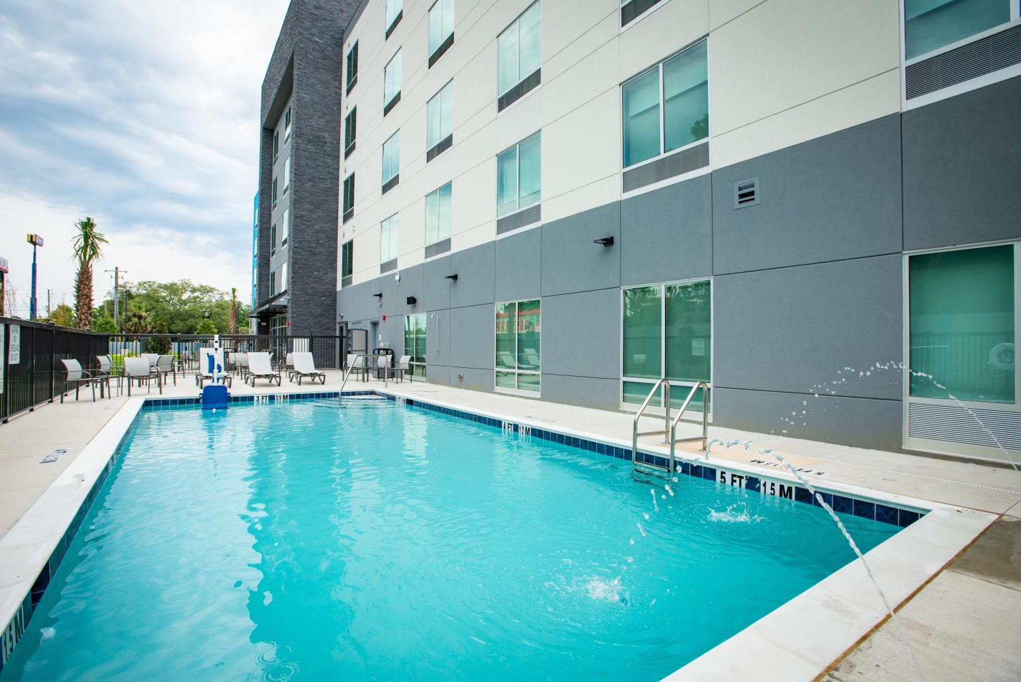 Holiday Inn Express & Suites Pensacola Airport North - I-10 By Ihg Ferry Pass Exterior foto